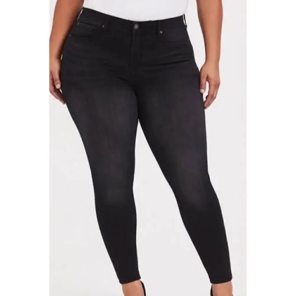 Torrid Sky high black stretchy skinny normcore 16S jeans